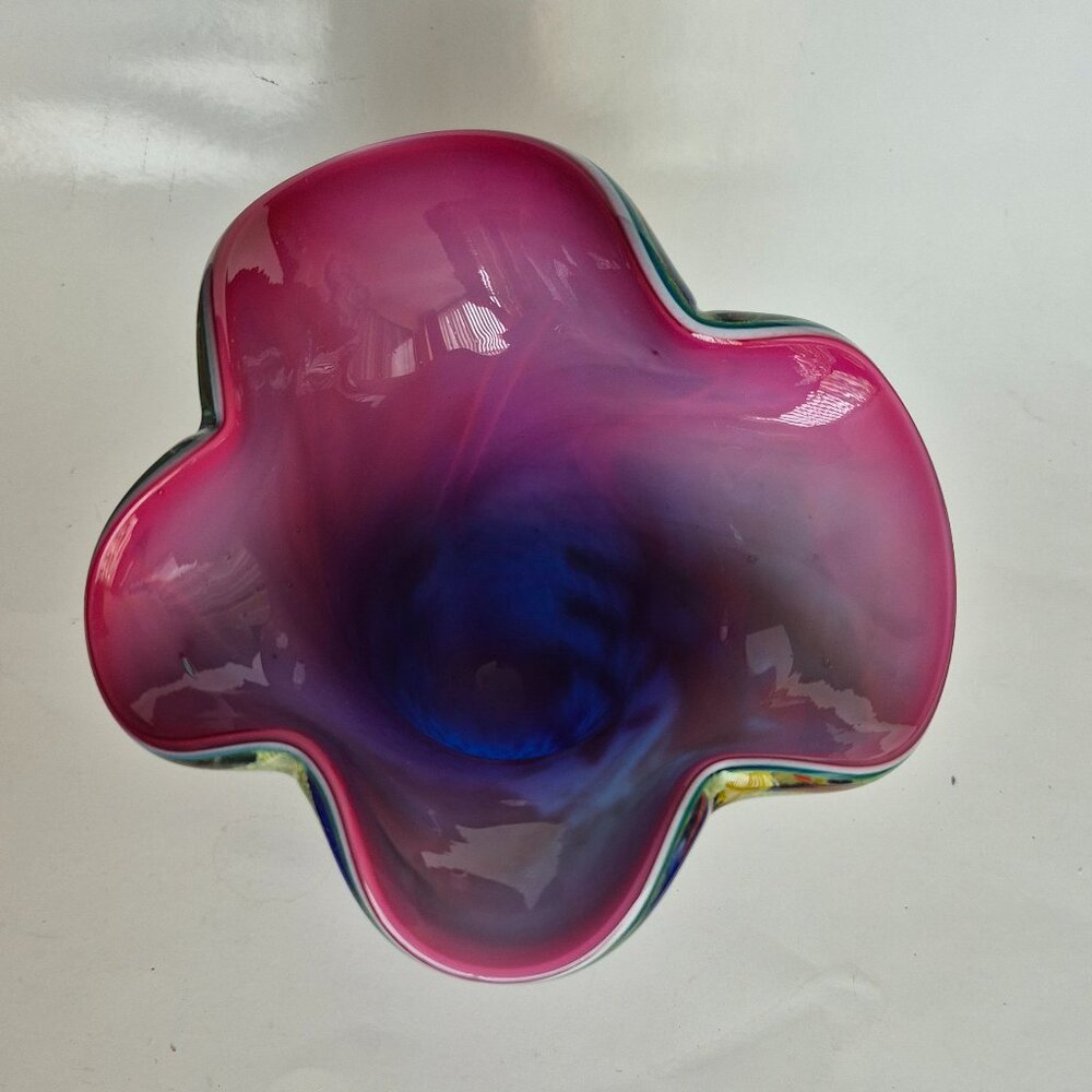 Beautiful Glass Vase - Picture 5 of 7